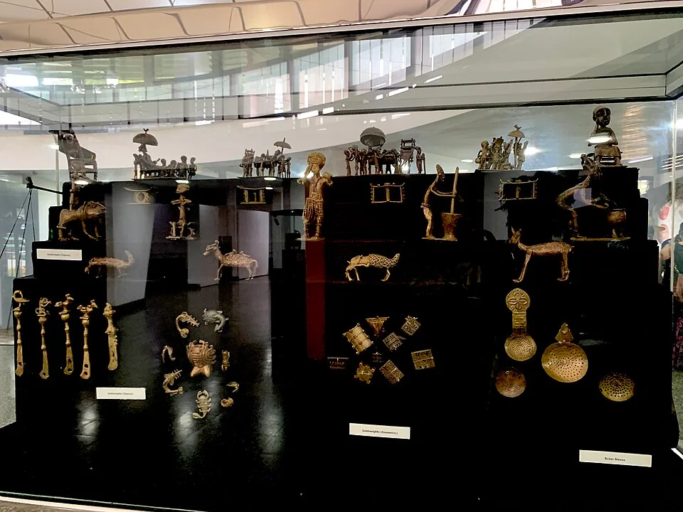 Akan goldweights in figurative forms, illustrating objects and stories from social life.