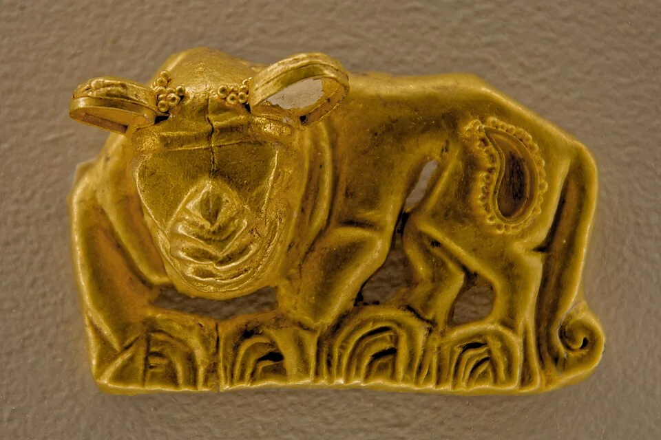 A Sarmatian gold bear displayed in the Pushkin Museum's exhibition of Sarmatian treasures.